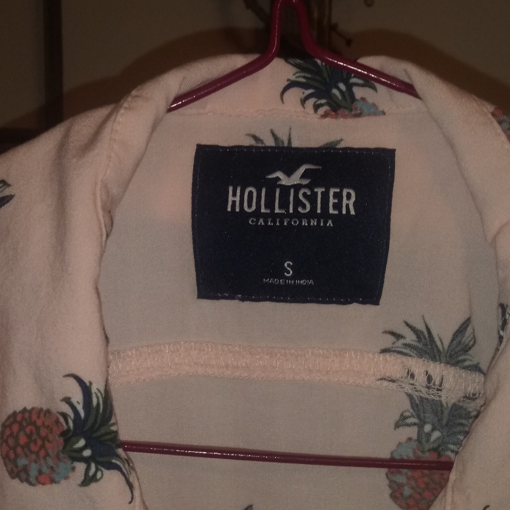Hollister shirt